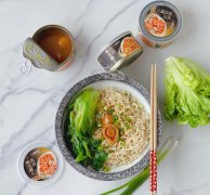 即食鮑魚撈面的做法