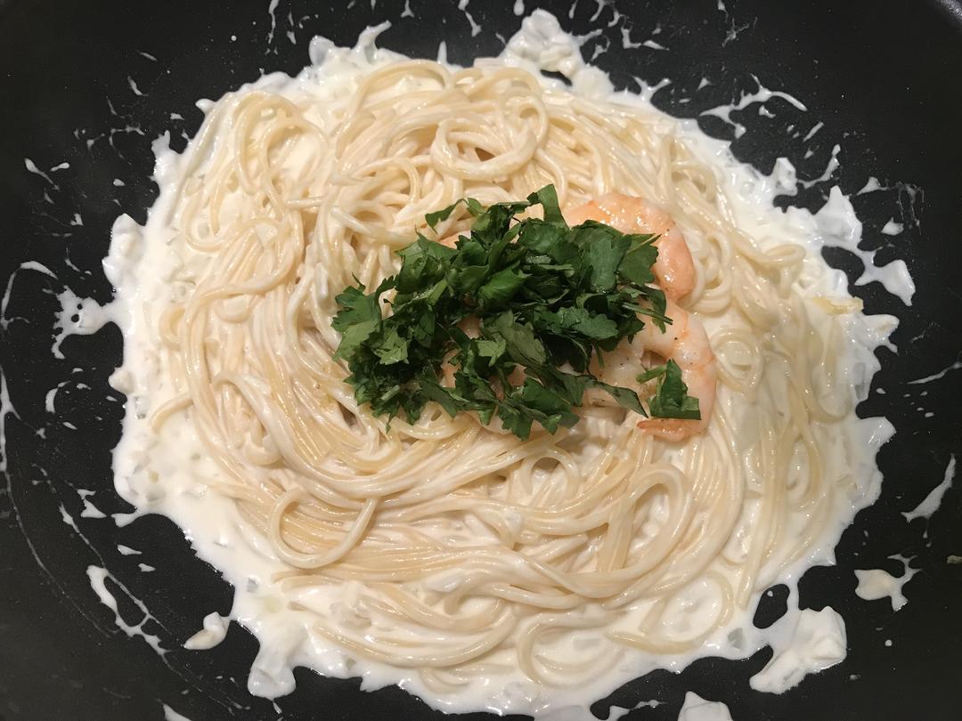 奶油蒜香鲜虾意面｜Creamy Garlic Prawn Spaghetti的做法 步骤13