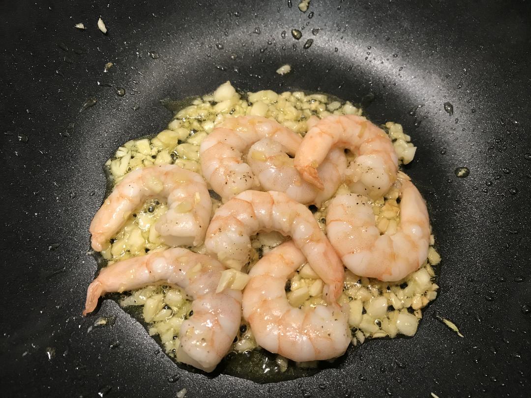 奶油蒜香鲜虾意面｜Creamy Garlic Prawn Spaghetti的做法 步骤6