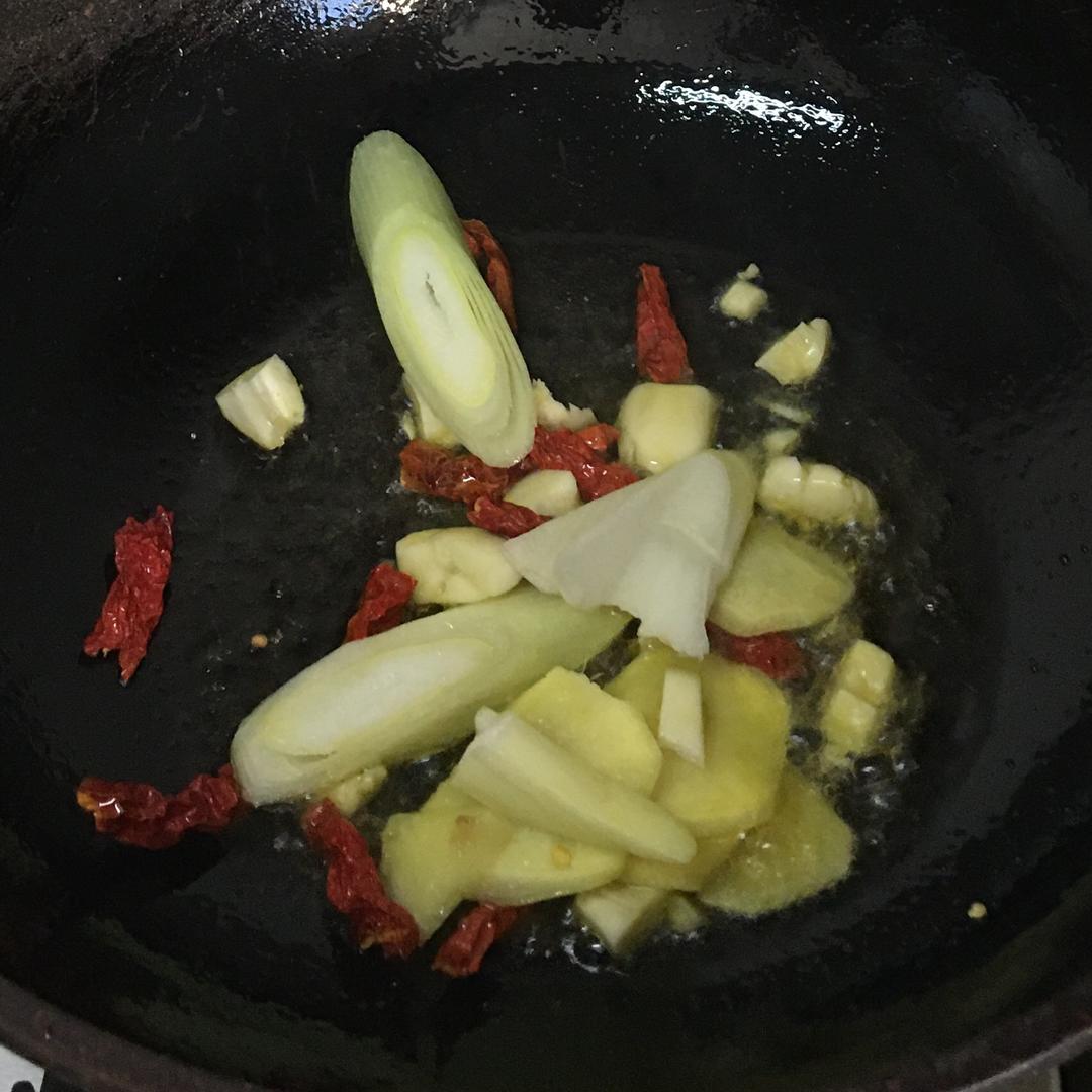 红烧鸡肉的做法   步骤4