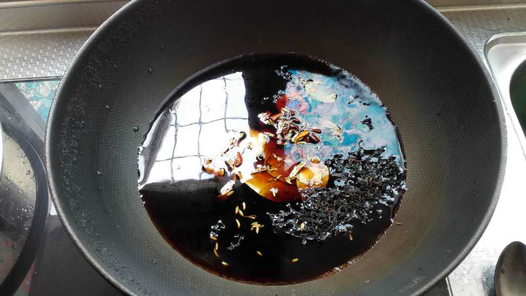 五香茶叶蛋的做法 步骤4
