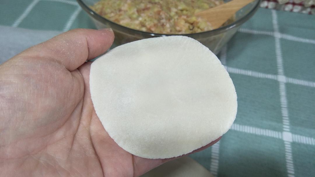 手工揉面三分钟,又韧又薄又好包的饺子皮的做法