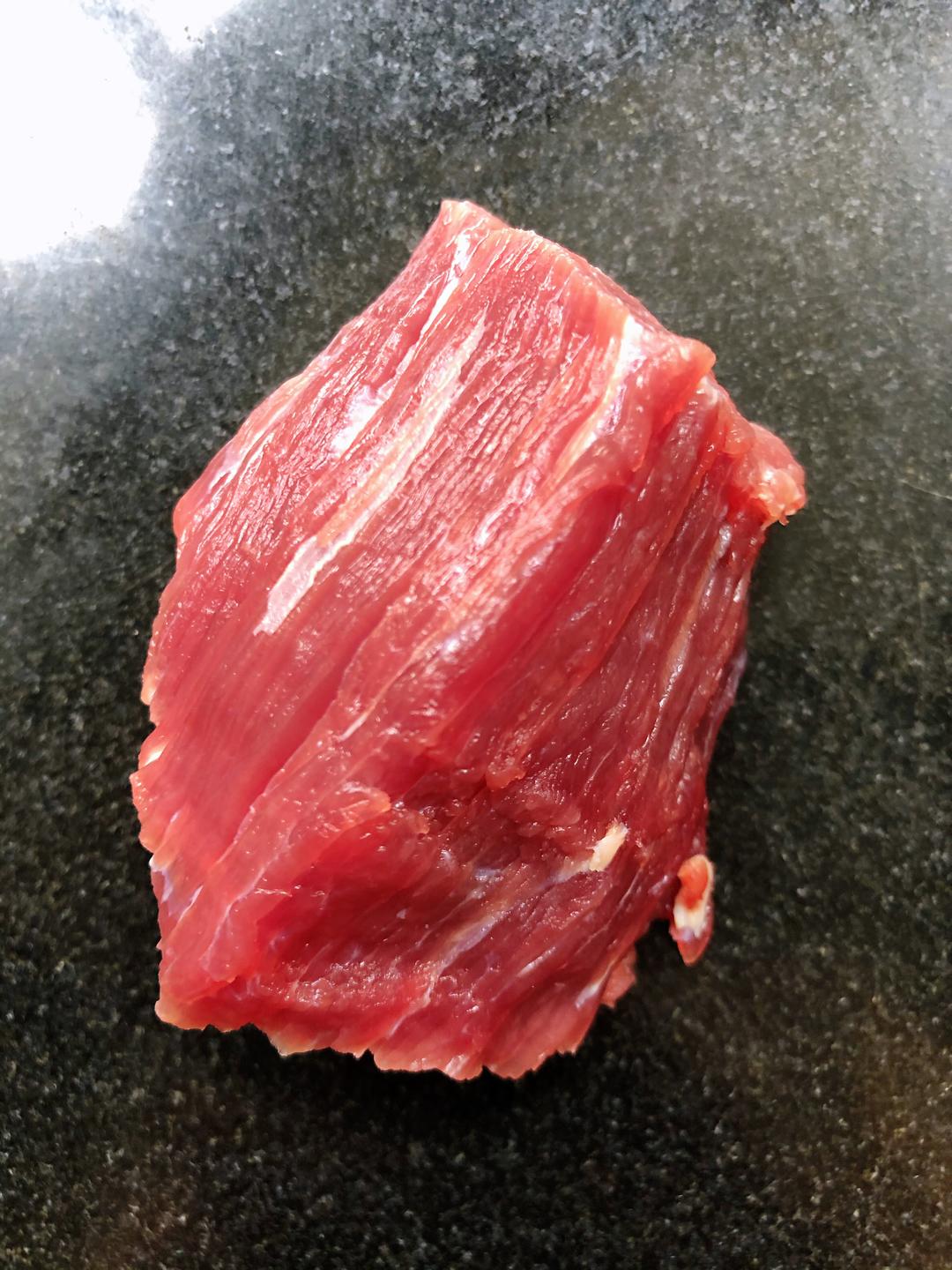 又香又嫩的小炒牛肉（巨好吃，手殘黨也能做）的做法 步驟3