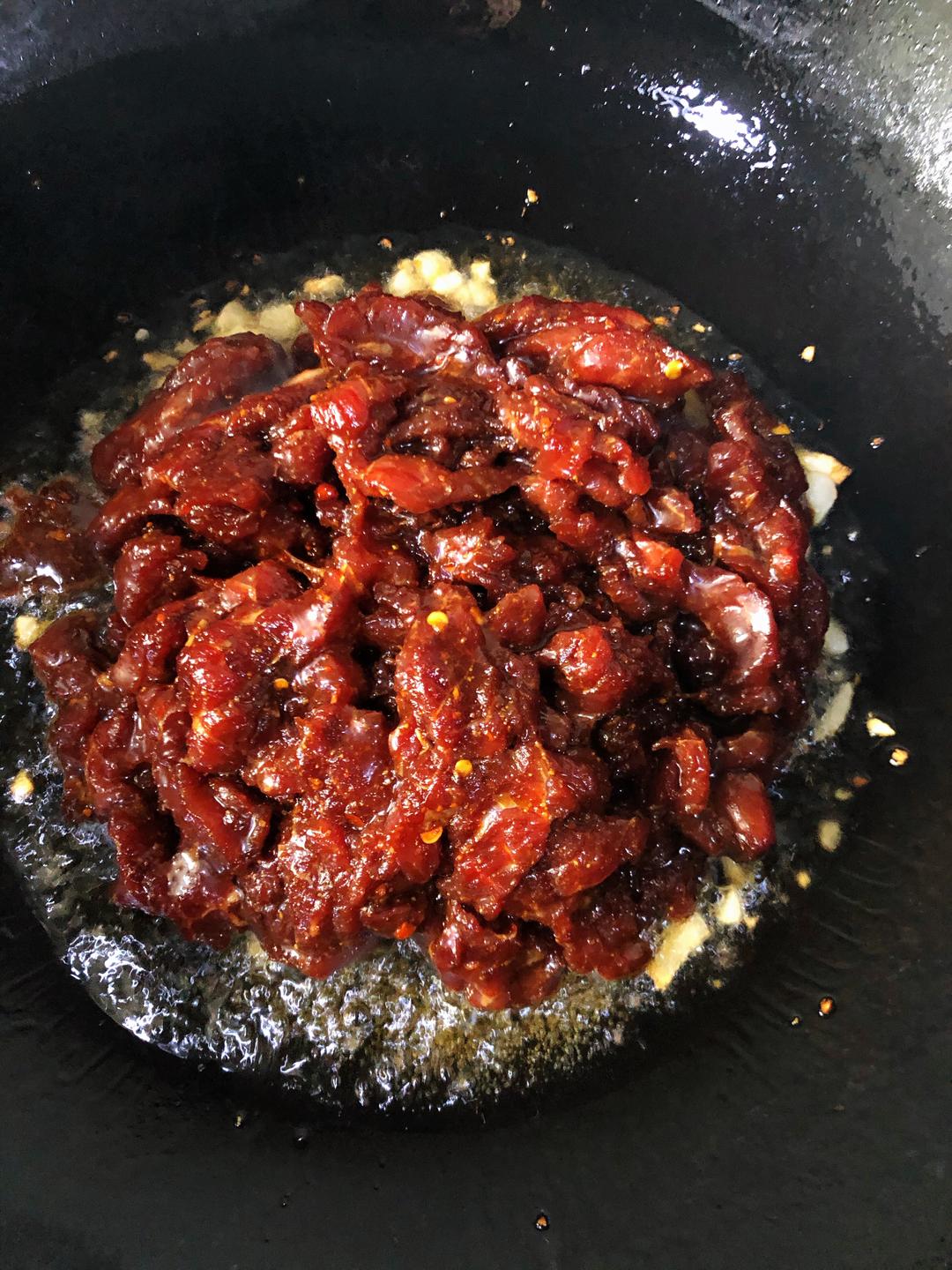 又香又嫩的小炒牛肉（巨好吃，手殘黨也能做）的做法 步驟12