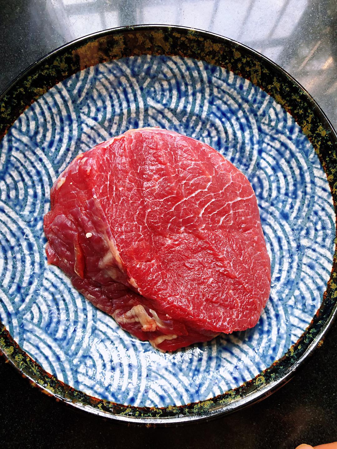 又香又嫩的小炒牛肉（巨好吃，手殘黨也能做）的做法 步驟1