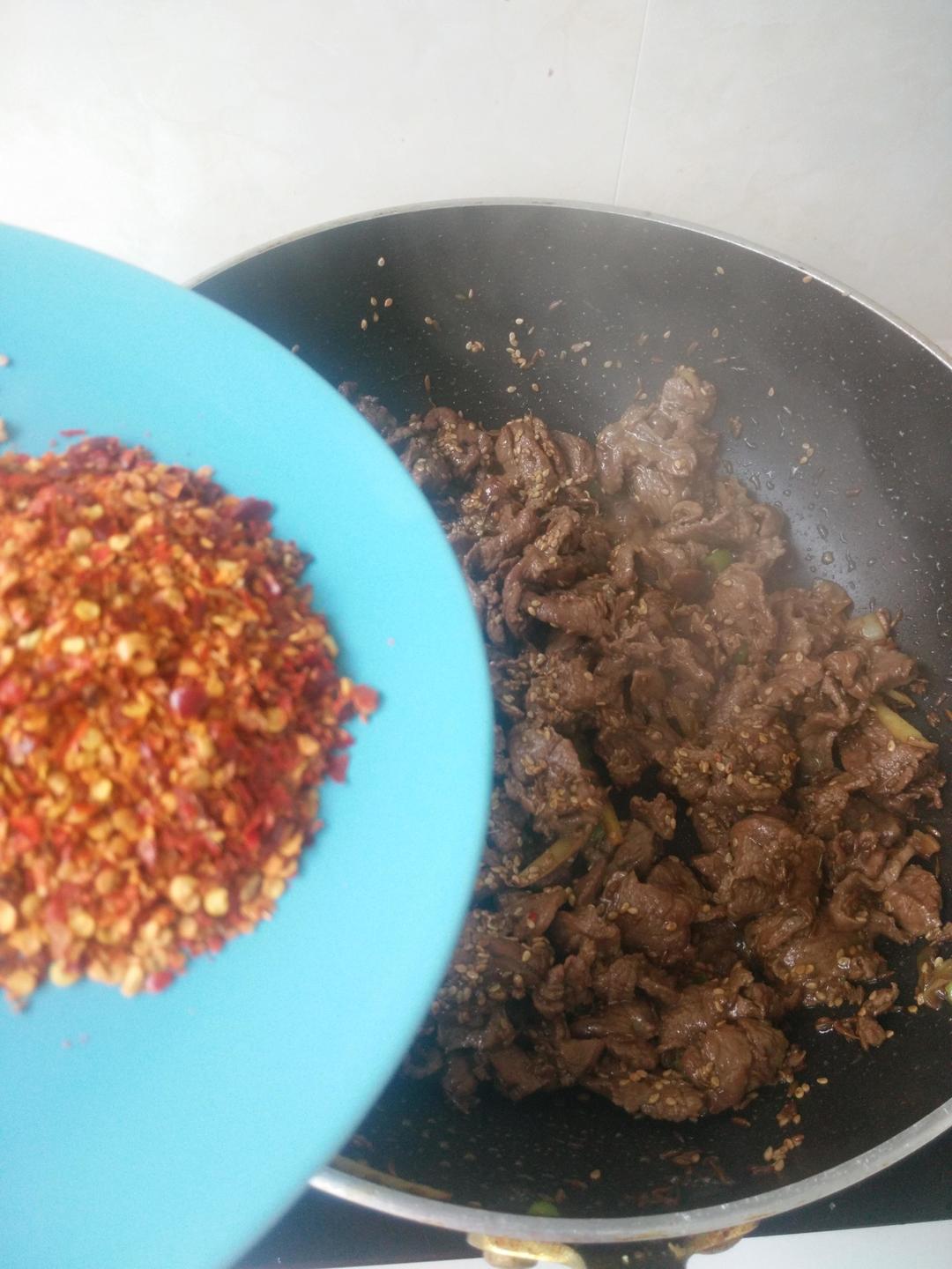 孜然羊肉的做法 步驟11