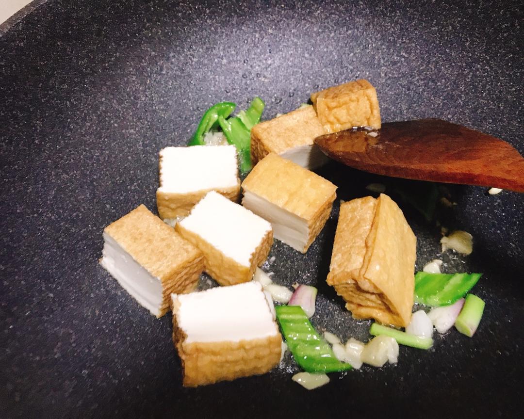 豆腐火腩飯（好吃到連汁都不放過）的做法 步驟3