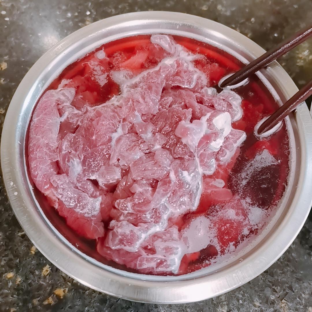 洋蔥炒牛肉片 食譜做法 步驟2
