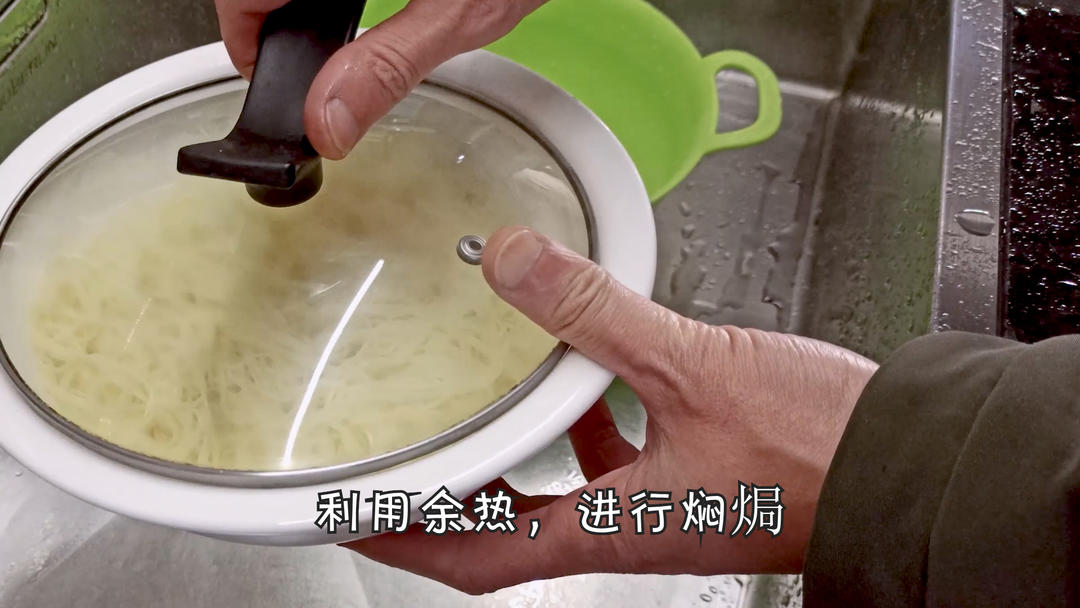 豉油皇炒面，最詳細的教程，家常做法的做法 步驟2