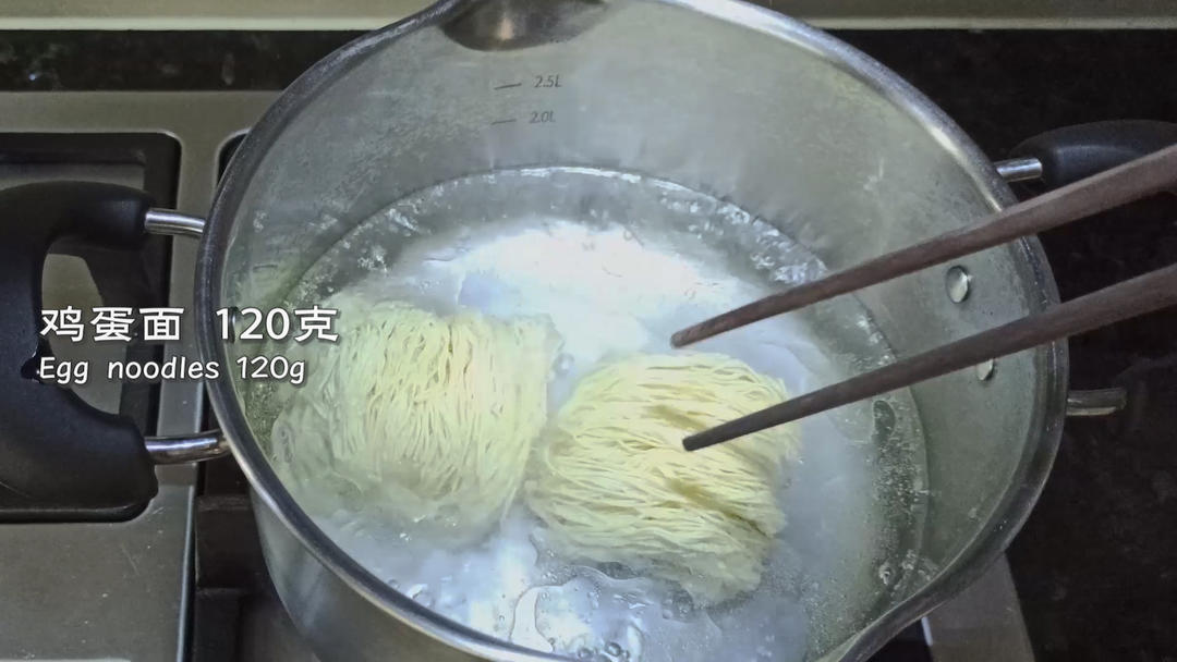 豉油皇炒面，最詳細的教程，家常做法的做法 步驟1