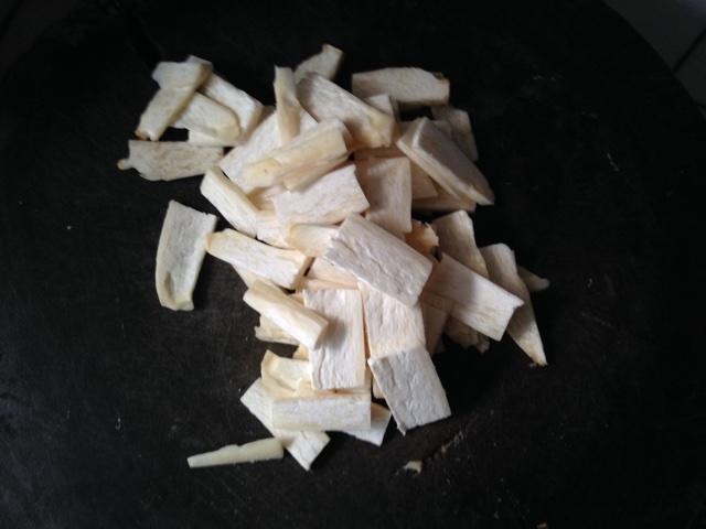 金華火腿炒雙菇的做法 步驟3