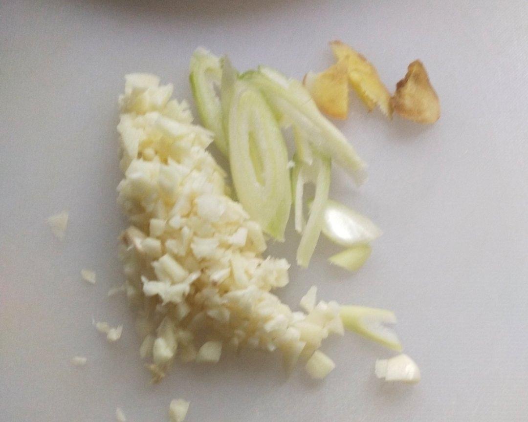酸菜魚湯 食譜做法 步驟3
