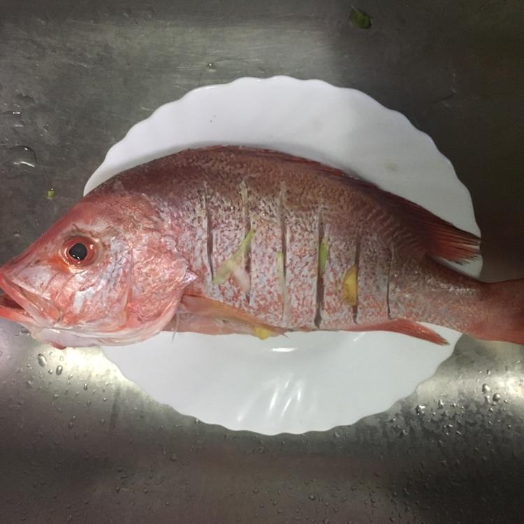 零失敗的清蒸鯛魚的做法 步驟1