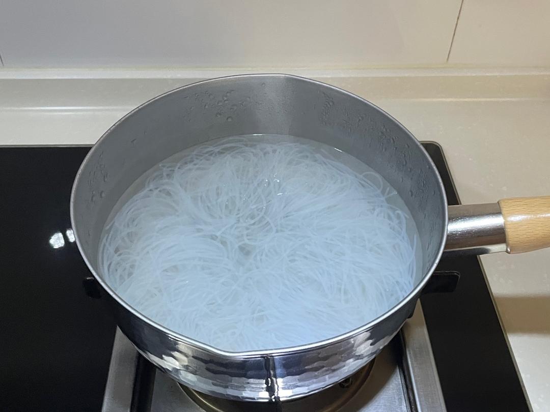 蒜蓉粉絲蝦食譜做法 步驟2