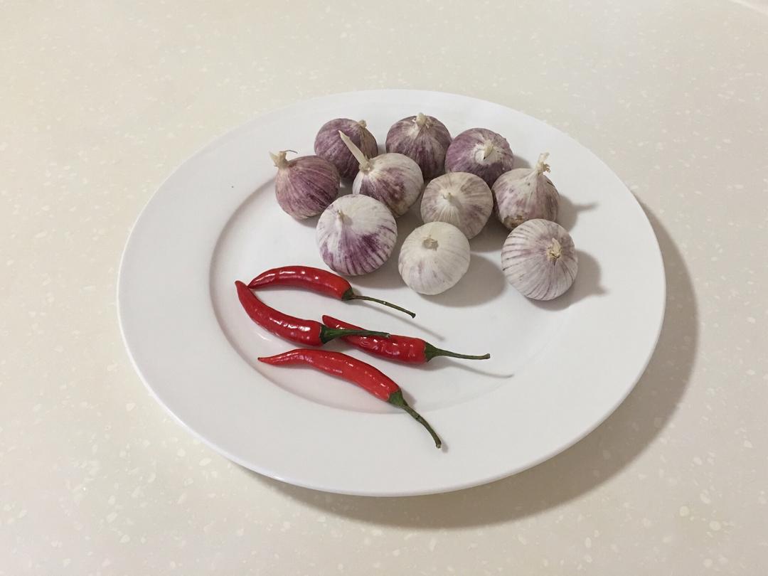 蒜蓉粉絲蝦食譜做法 步驟3