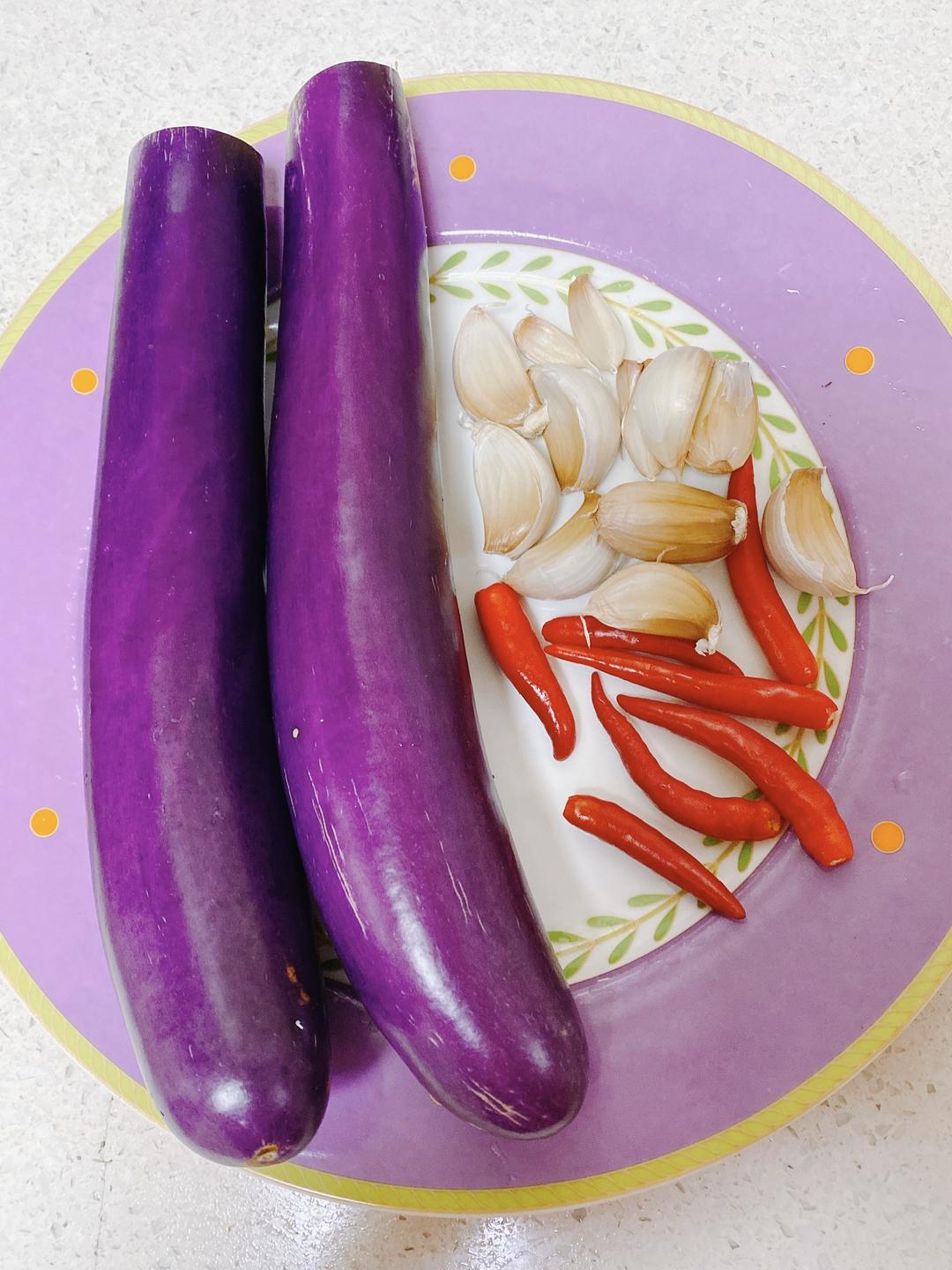蒜蓉蒸茄子的做法 步驟1