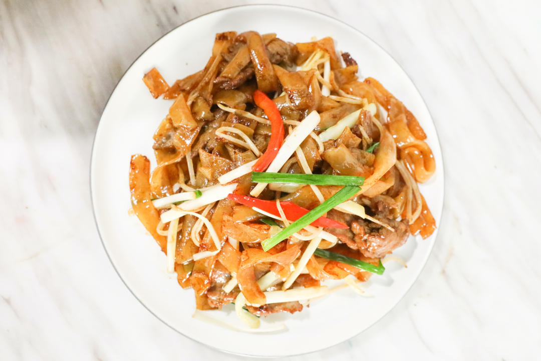 牛肉炒河粉（經典粵菜）的做法 步驟5