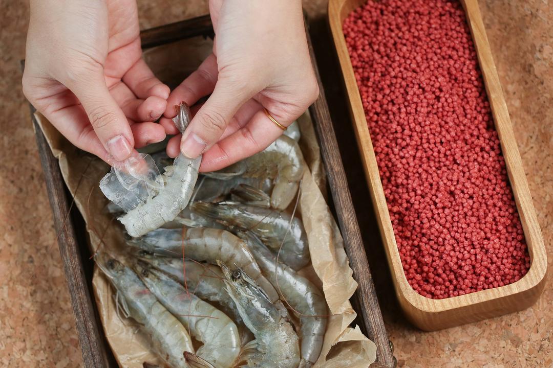 荔枝蝦球的做法 步驟2