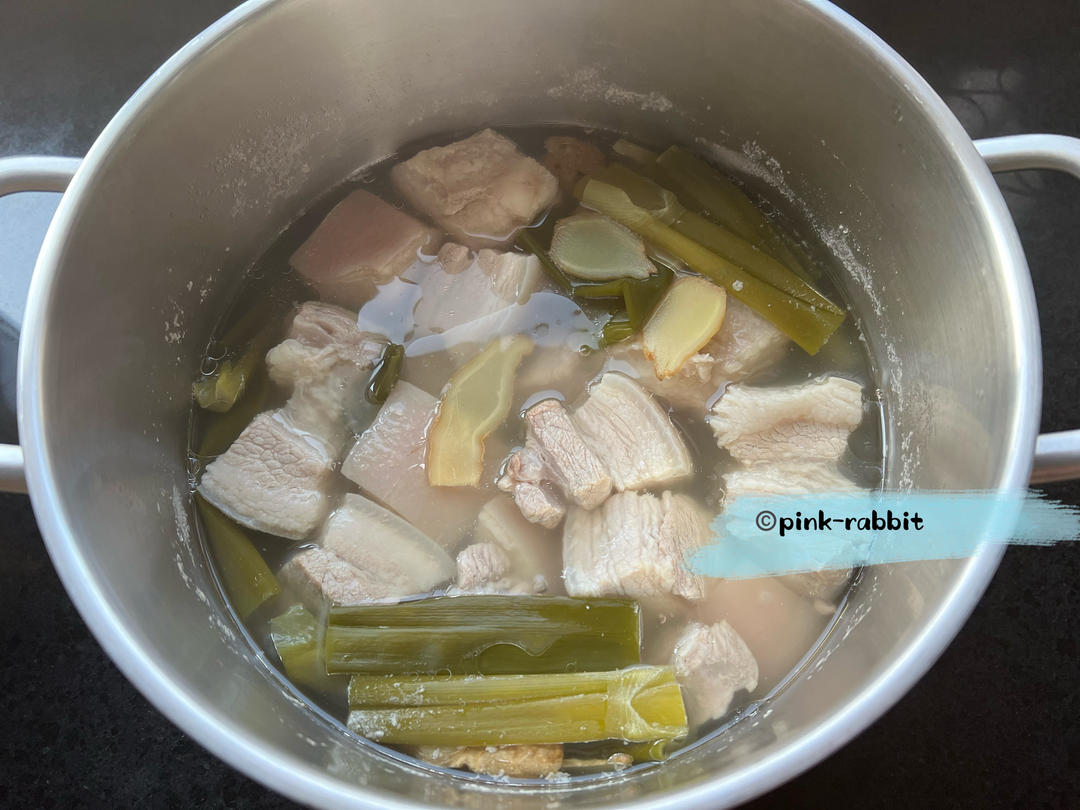 日式紅燒肉：豚角煮 - 日劇美食精准複刻その2 by pink-rabbit的做法 步驟6