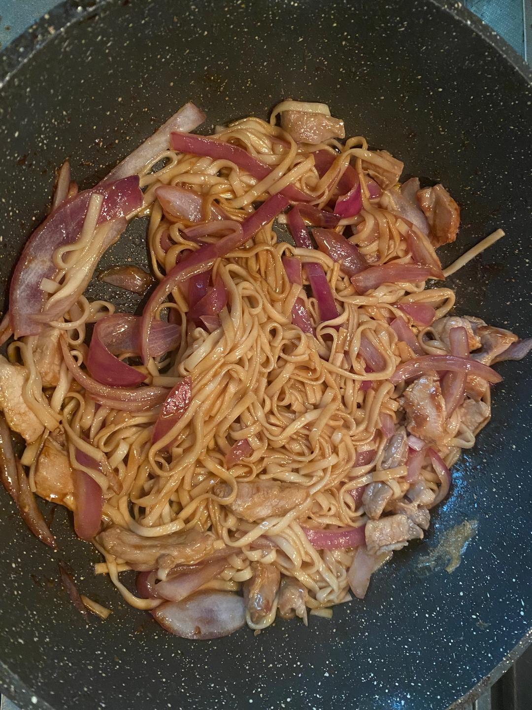 洋蔥炒面的做法 步驟3