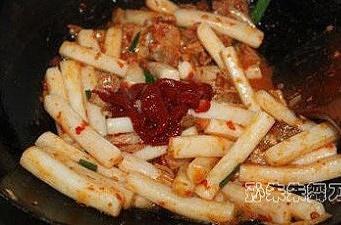 泡菜炒年糕的做法 步驟8