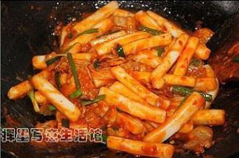 泡菜炒年糕的做法 步驟9