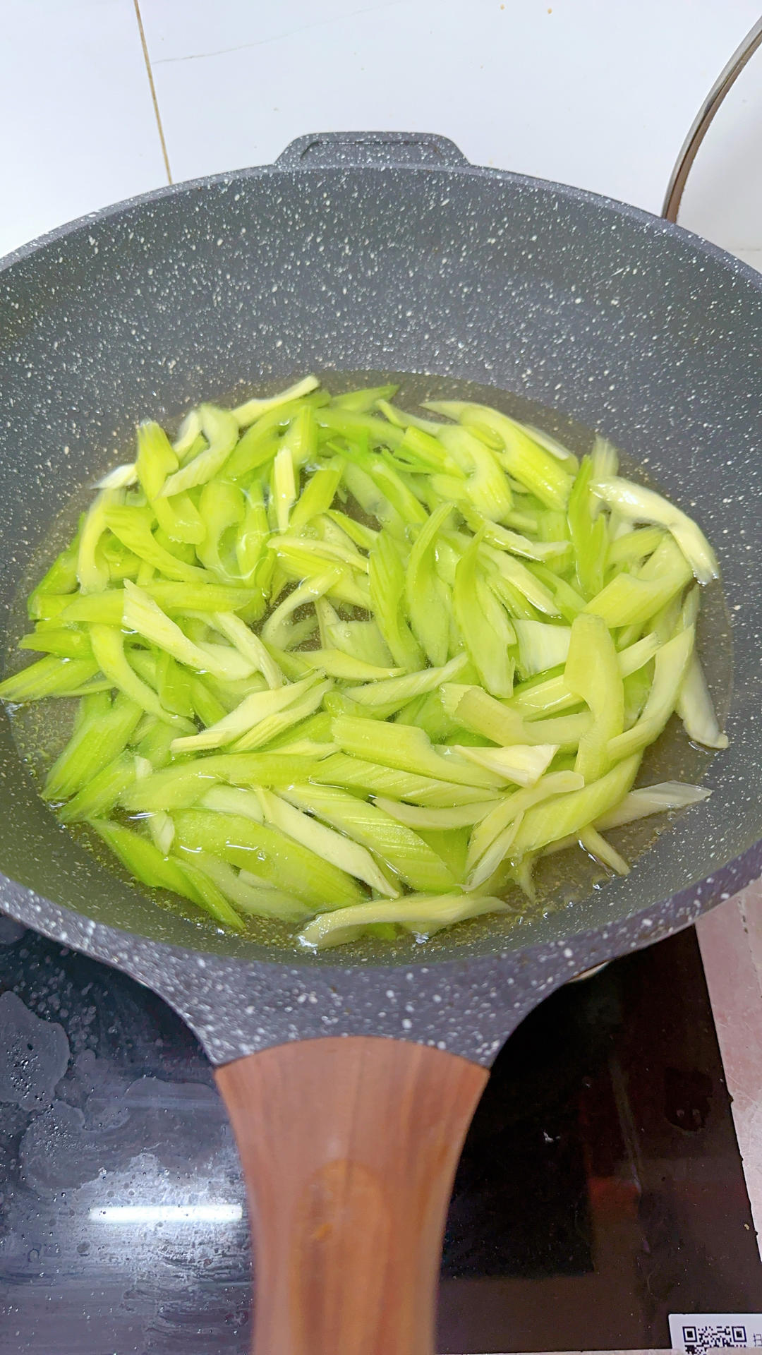 清炒西芹的做法 步驟5