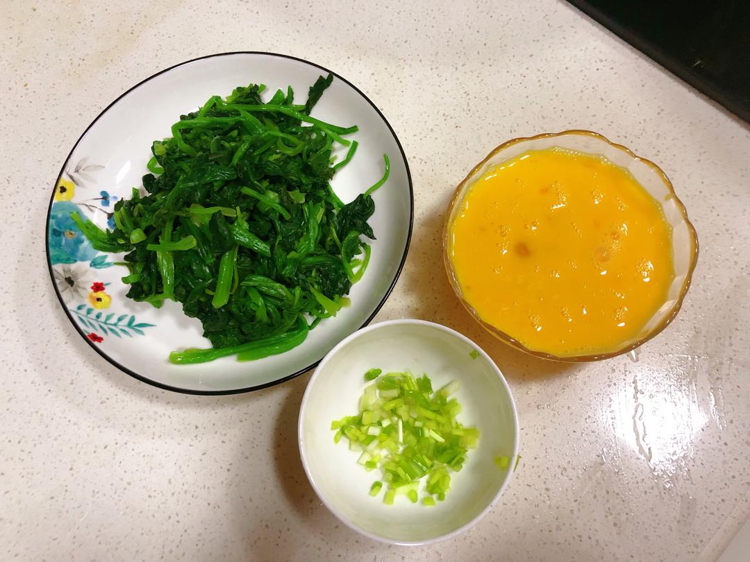 菠菜炒雞蛋的做法 步驟3