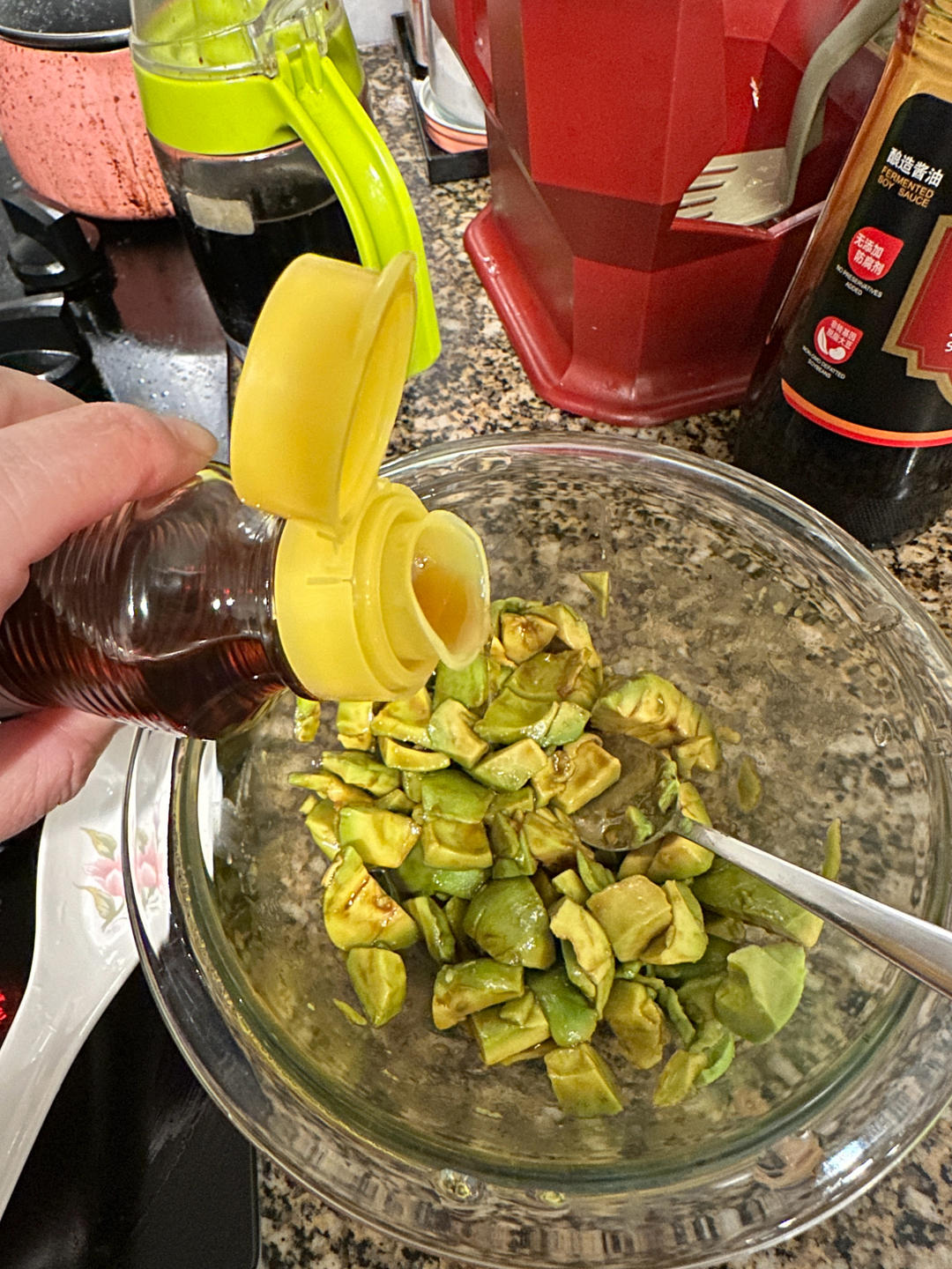 涼拌牛油果的做法 步驟8