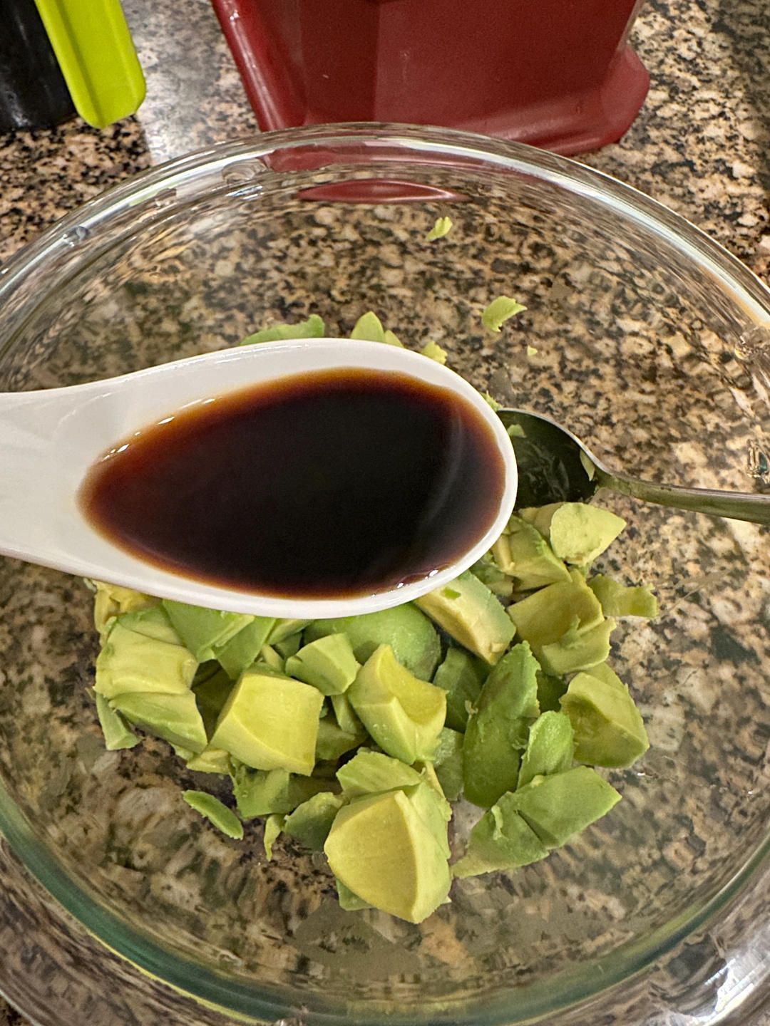 涼拌牛油果的做法 步驟6