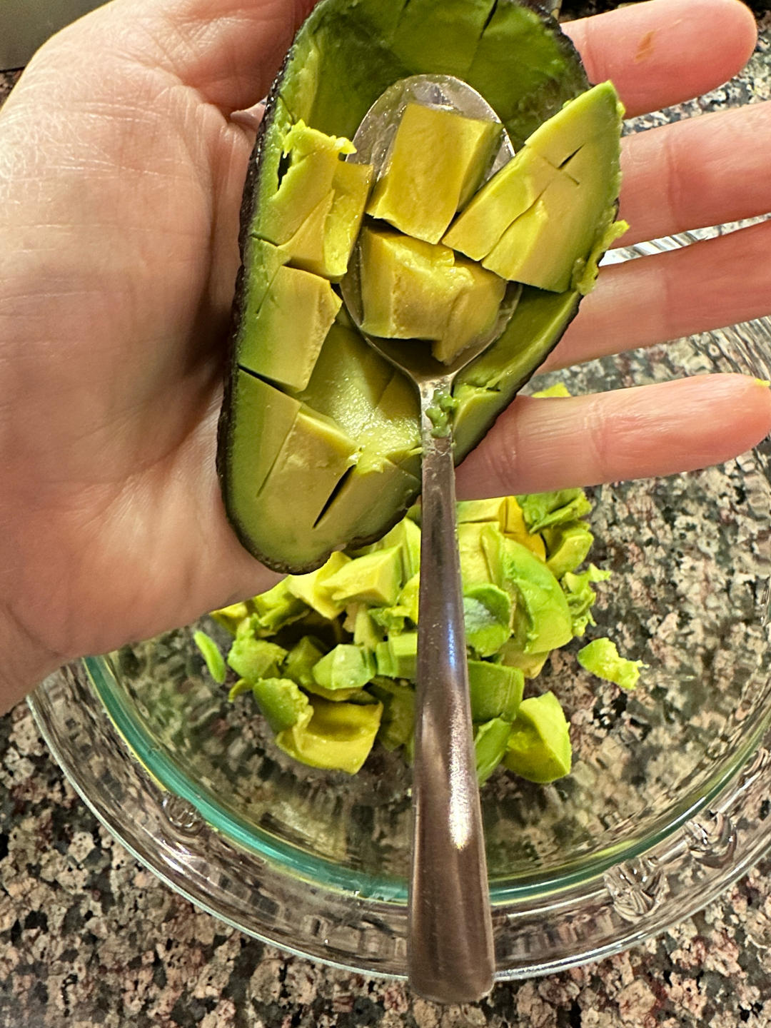 涼拌牛油果的做法 步驟4