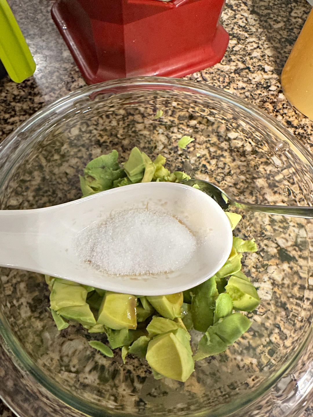 涼拌牛油果的做法 步驟7