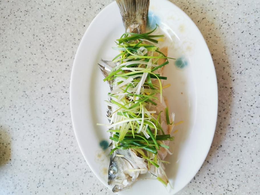 清蒸魚（桂魚、鱸魚、多寶、鯿魚均適用）的做法 步驟7