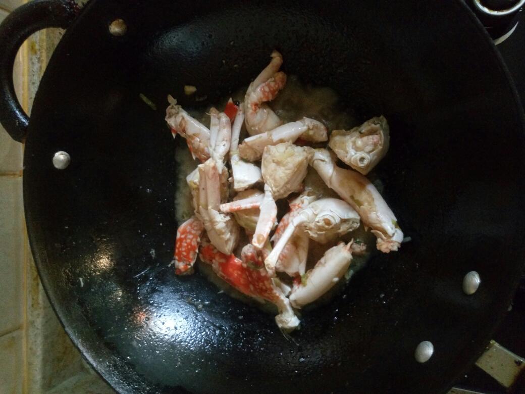 螃蟹炒蛋的做法 步驟8