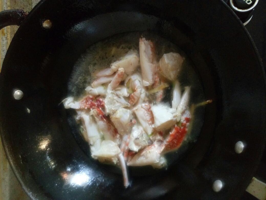 螃蟹炒蛋的做法 步驟6