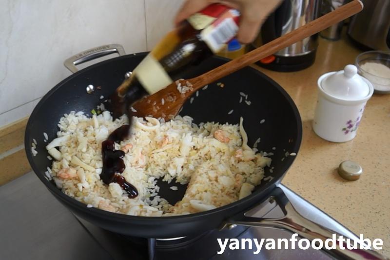 海鮮焗飯 Seafood Fried Rice with Cheesy Topping的做法 步驟3
