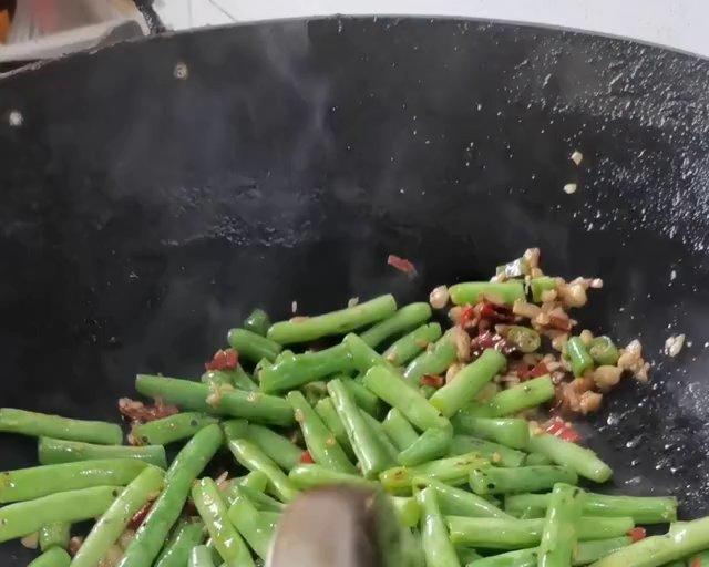 不油炸，素炒四季豆的做法 步驟5