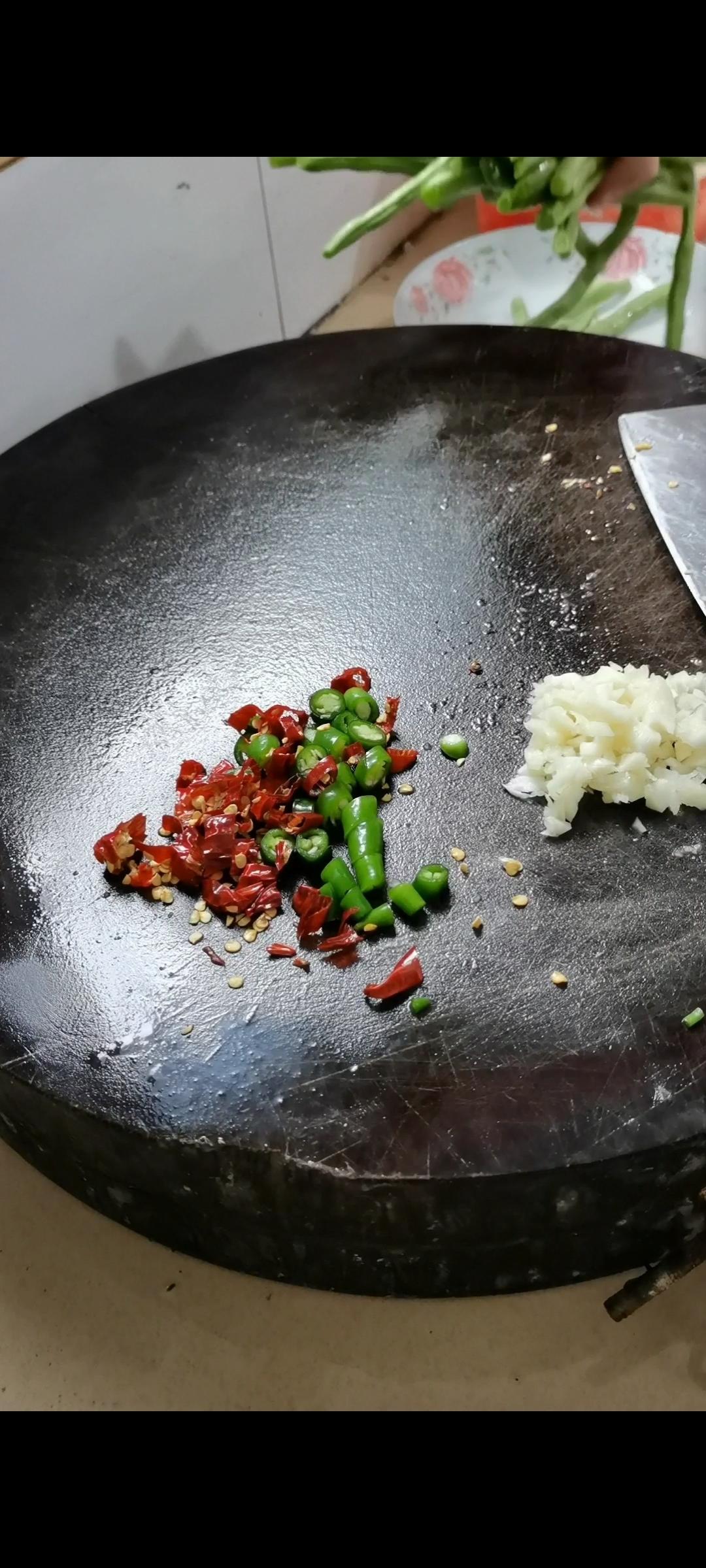 不油炸，素炒四季豆的做法 步驟2