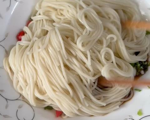 麻油拌麵的做法 步驟6