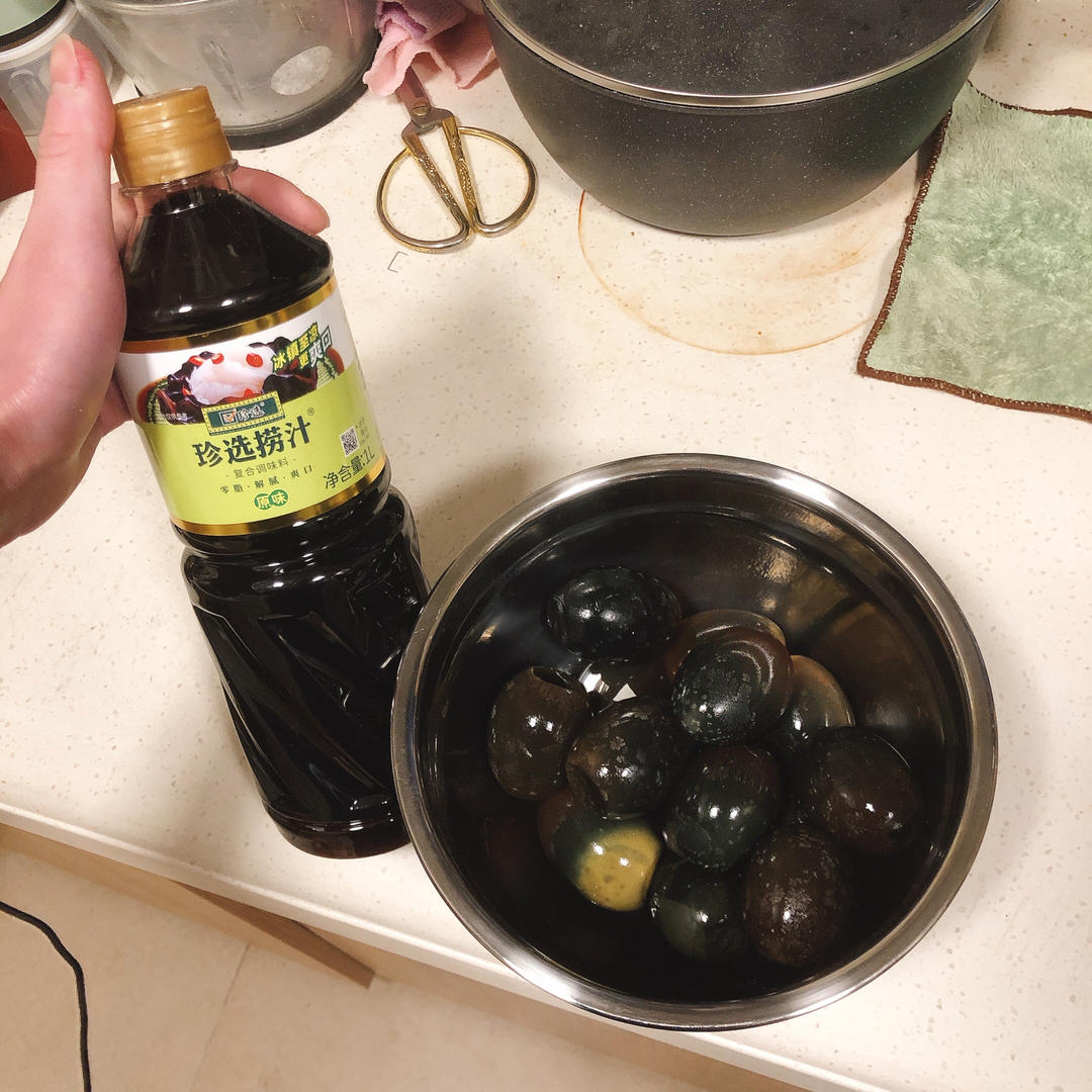 皮蛋酱的做法 步骤2