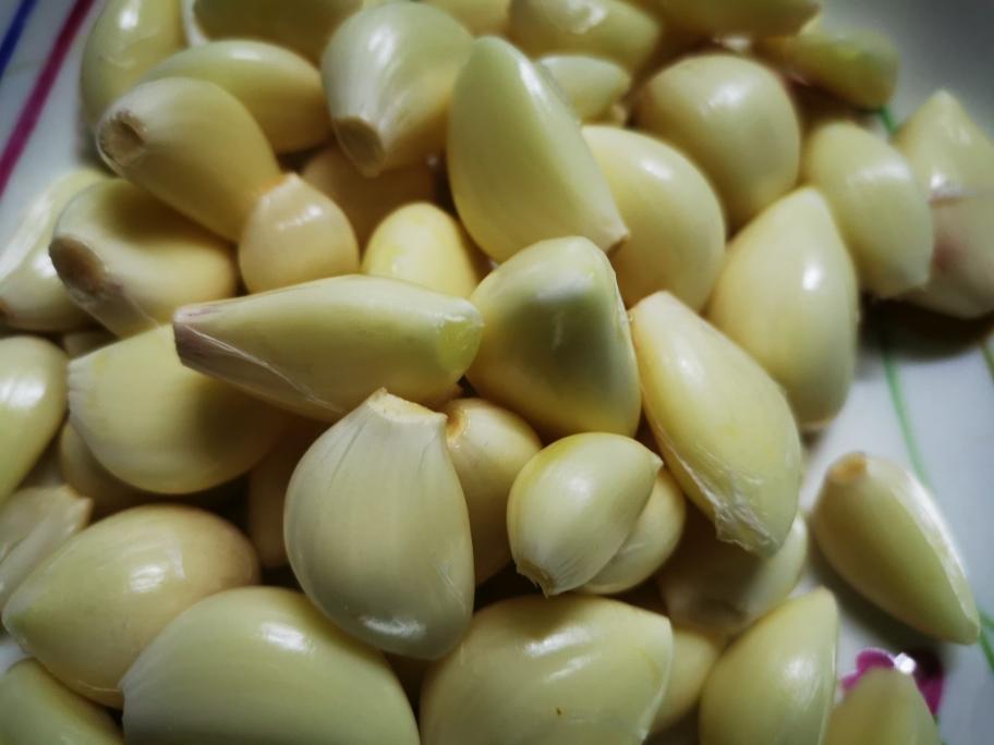 蜂蜜醃大蒜食譜做法 步驟2